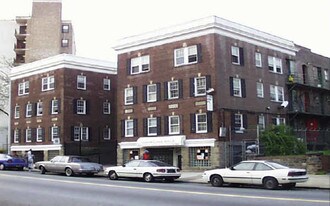 Colonial Gardens in Philadelphia, PA - Building Photo