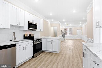 806 S 56th St in Philadelphia, PA - Building Photo - Building Photo