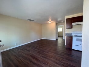 740 E Caston St in Beaumont, TX - Building Photo - Building Photo