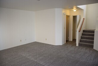 1360 Pacific Terrace Dr in Las Vegas, NV - Building Photo - Building Photo