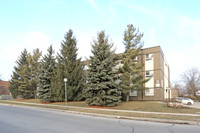 84 Country Hill Dr in Kitchener, ON - Building Photo - Building Photo