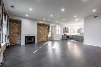 2701 W Thomas St in Chicago, IL - Foto de edificio - Building Photo