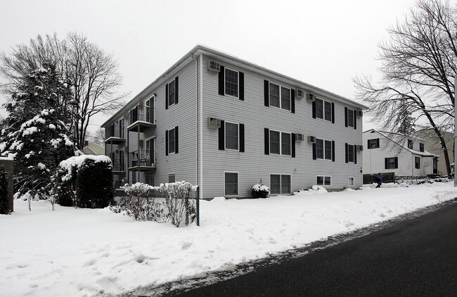 25 Standish St in Worcester, MA - Foto de edificio - Building Photo