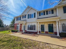 2082 Ridgeview Cir in Clive, IA - Building Photo