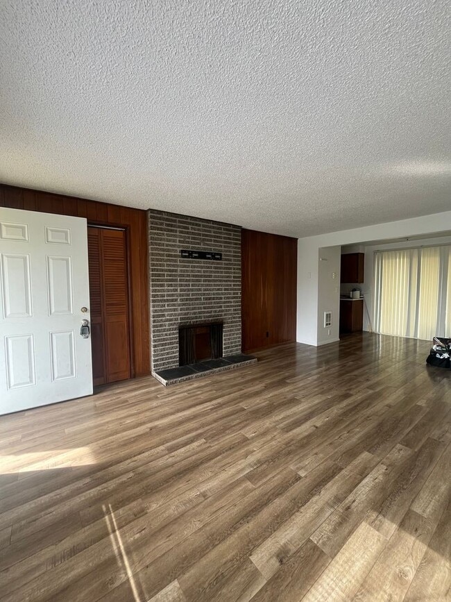 property at 825 E 35th Ave