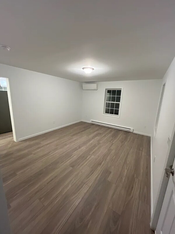 156 Grove Ave in Groton, CT - Building Photo - Building Photo