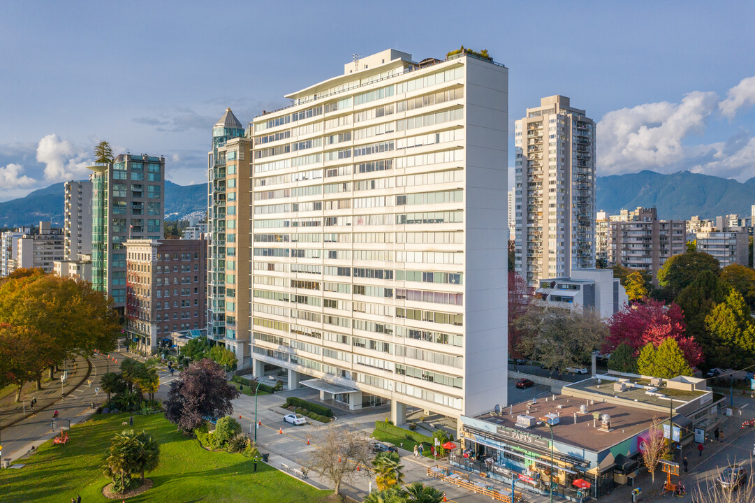 Ocean Towers in Vancouver, BC - Building Photo