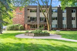 Kilkenny Court in Forest Lake, MN - Foto de edificio - Building Photo