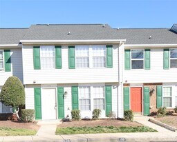 108 Water Oak Dr in Pineville, NC - Building Photo