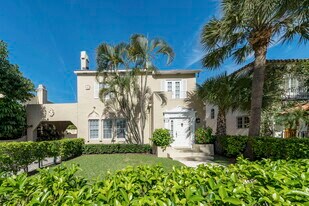 211 Seaspray Ave in Palm Beach, FL - Building Photo
