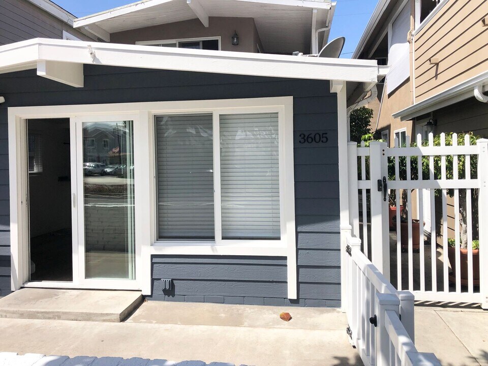 3605 W Balboa Blvd in Newport Beach, CA - Foto de edificio