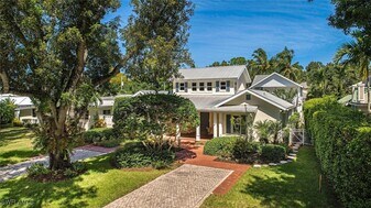 369 2nd Ave N in Naples, FL - Building Photo