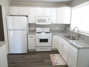 28833 Hollywood in Roseville, MI - Building Photo - Building Photo