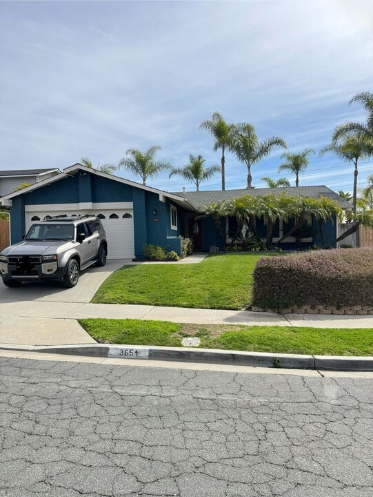 3654 Azure Lado Dr in Oceanside, CA - Building Photo