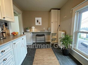 78 Merritt St in St Catharines, ON - Building Photo - Building Photo