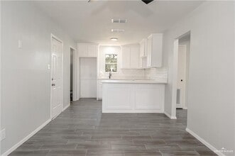 25 Quince Ave in McAllen, TX - Building Photo - Building Photo