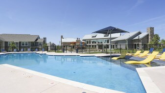 Cottages at Crestview in Wichita, KS - Building Photo