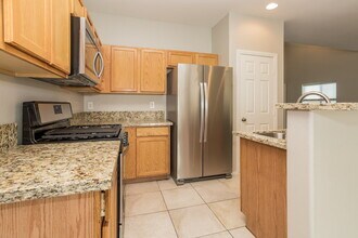 3752 Hollycroft Dr in North Las Vegas, NV - Building Photo - Building Photo