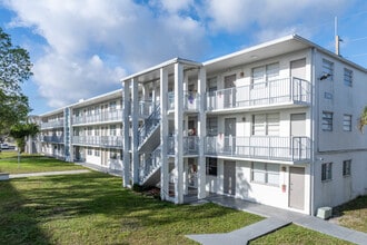 Park Hill Hollywood Apartments in Hollywood, FL - Foto de edificio - Building Photo