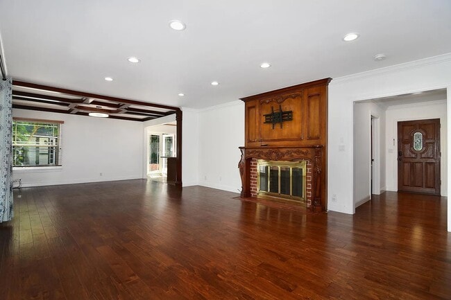 17601 Tarzana St in Encino, CA - Building Photo - Building Photo