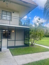403 Lakeview Dr in Weston, FL - Building Photo - Building Photo