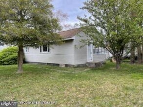 37 Lighthouse Dr in Ocean Township, NJ - Building Photo - Building Photo