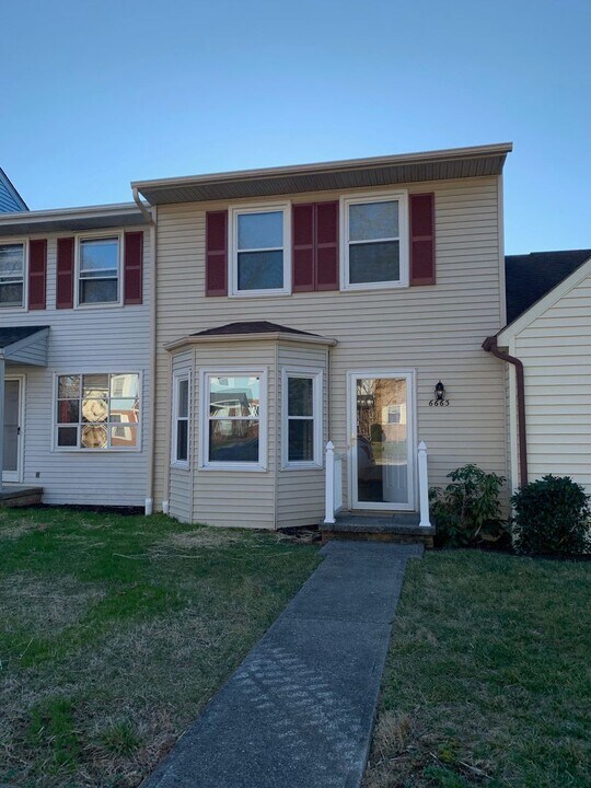 6663 Briarfield Ave in Fairlawn, VA - Building Photo