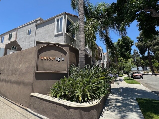 355 N Maple St, Unit Entourage in Burbank, CA - Building Photo