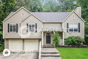 124 Emerald Pines Dr in Dallas, GA - Building Photo