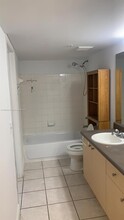 2496 Centergate Dr, Unit 306 in Miramar, FL - Building Photo - Building Photo