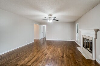 3933 Hillshire Dr in Nashville, TN - Building Photo - Building Photo