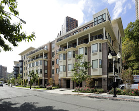 Infinity Edgewater in Edgewater, NJ - Foto de edificio - Building Photo