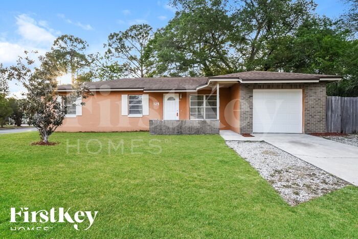 325 Tall Pine Ln in Sanford, FL - Building Photo