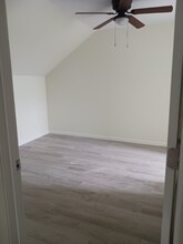 241 Erwin Rd in Chapel Hill, NC - Foto de edificio - Building Photo