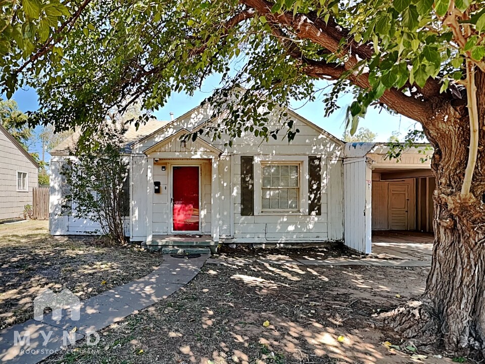 1908 28th St in Lubbock, TX - Foto de edificio