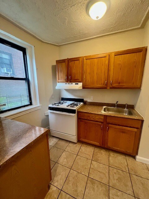 5 Greenridge Ave in White Plains, NY - Building Photo