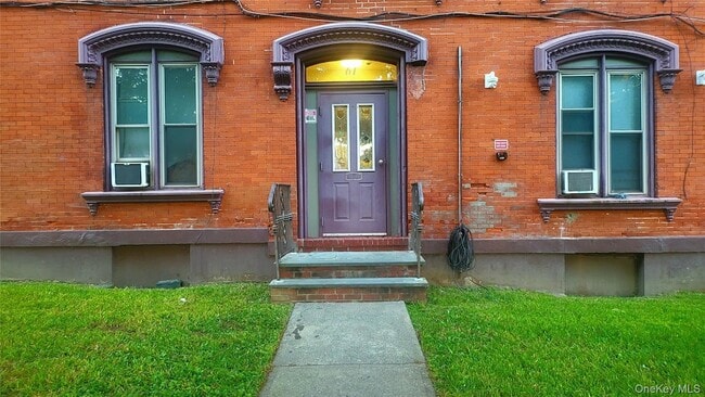 61 S Hamilton St in Poughkeepsie, NY - Foto de edificio - Building Photo