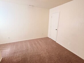 560 Pirinen Ln in Modesto, CA - Building Photo - Building Photo