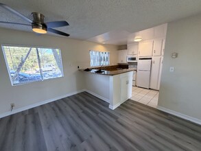 931 W 19th St, Unit 5 in Costa Mesa, CA - Foto de edificio - Building Photo