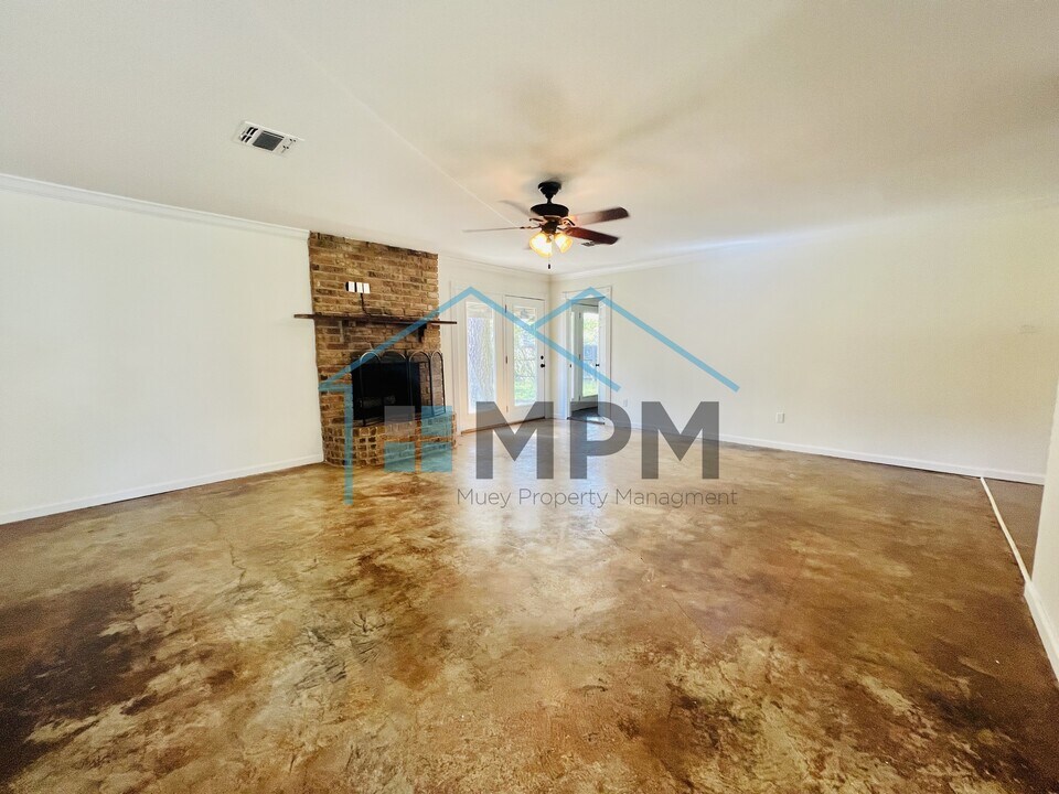 107 Hilbert Dr in West Monroe, LA - Building Photo