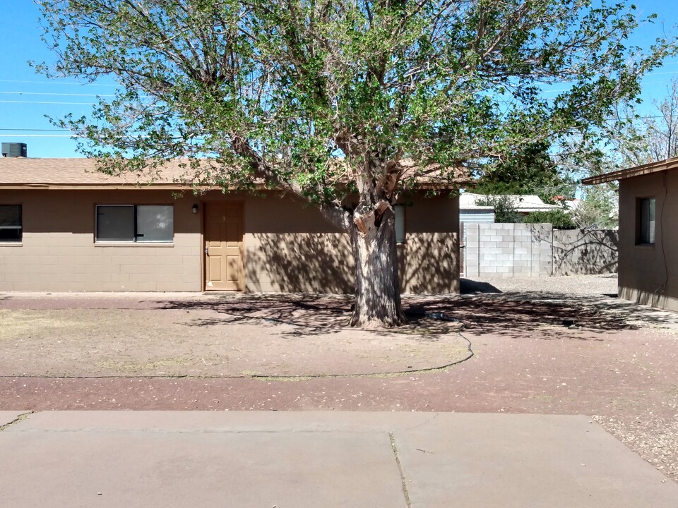 1600 S Santa Cruz St in Deming, NM - Foto de edificio