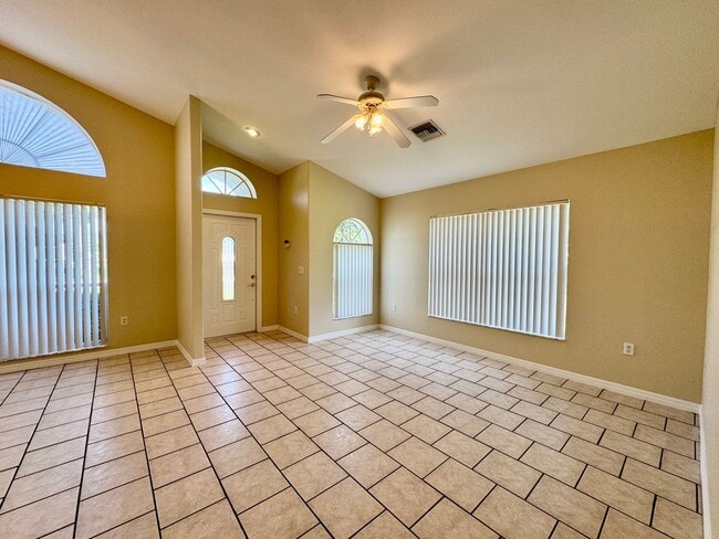 5719 Lake St in Mount Dora, FL - Building Photo - Building Photo