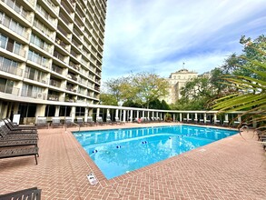 1960 N Lincoln Park W in Chicago, IL - Building Photo - Building Photo