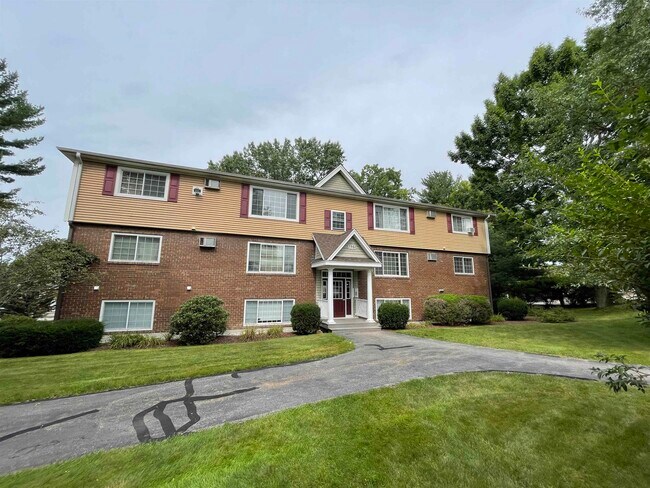 3961 Brown Ave in Manchester, NH - Building Photo - Building Photo