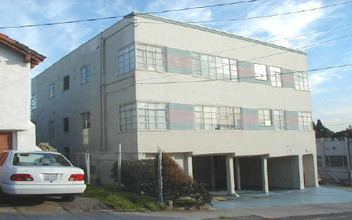 3520 Brighton Ave in Oakland, CA - Building Photo - Building Photo