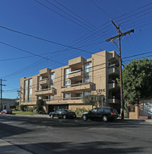 The Cove Apartments in Los Angeles, CA - Building Photo - Building Photo