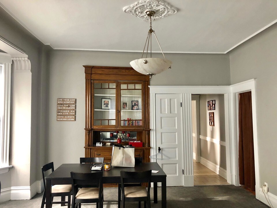 2934 N Sheffield Ave in Chicago, IL - Building Photo