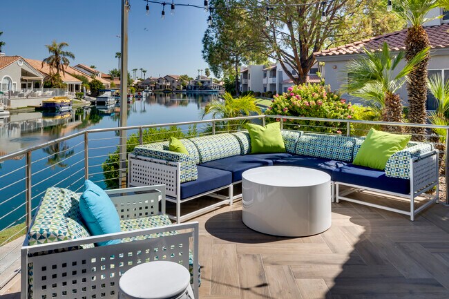 Alcove at the Islands