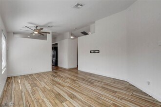 7917 Quill Gordon Ave in Las Vegas, NV - Foto de edificio - Building Photo