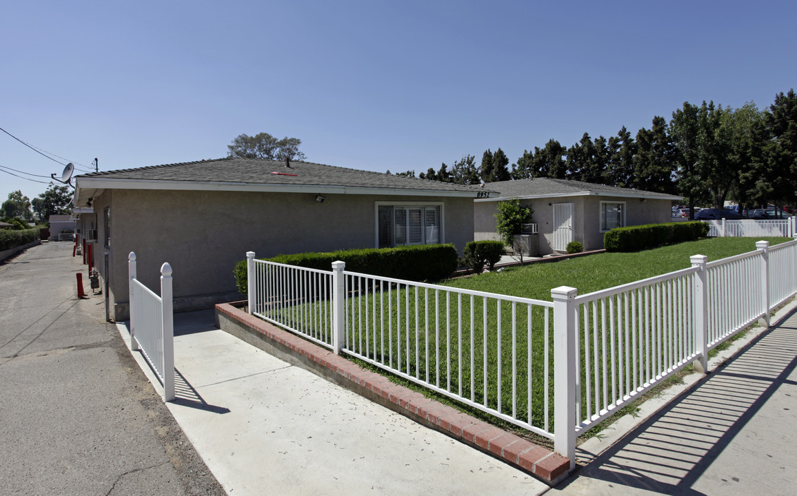 8942-8952 Cypress Ave in Fontana, CA - Building Photo